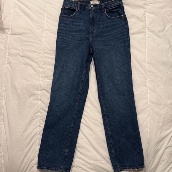 Abercrombie & Fitch Denim - Abercrombie & Fitch - The 90s Straight Ultra High Rise - Size 30
